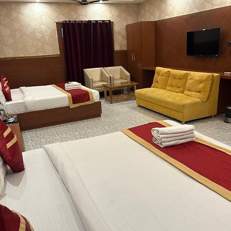 Royal Heritage Hotel & Resort Ayodhya Extérieur photo