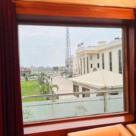 Royal Heritage Hotel & Resort Ayodhya Extérieur photo