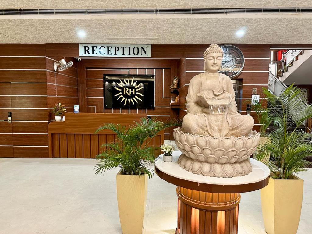 Royal Heritage Hotel & Resort Ayodhya Extérieur photo