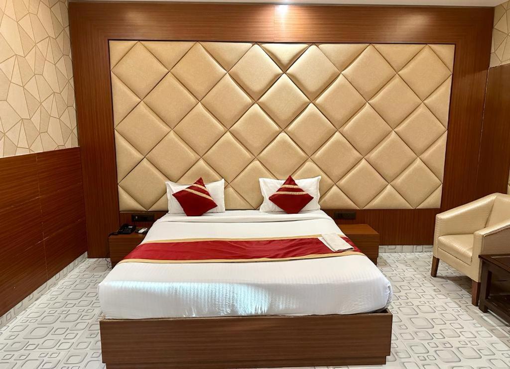 Royal Heritage Hotel & Resort Ayodhya Extérieur photo