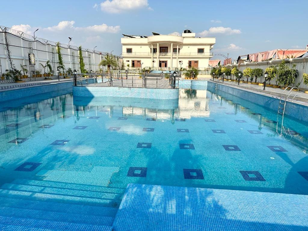 Royal Heritage Hotel & Resort Ayodhya Extérieur photo