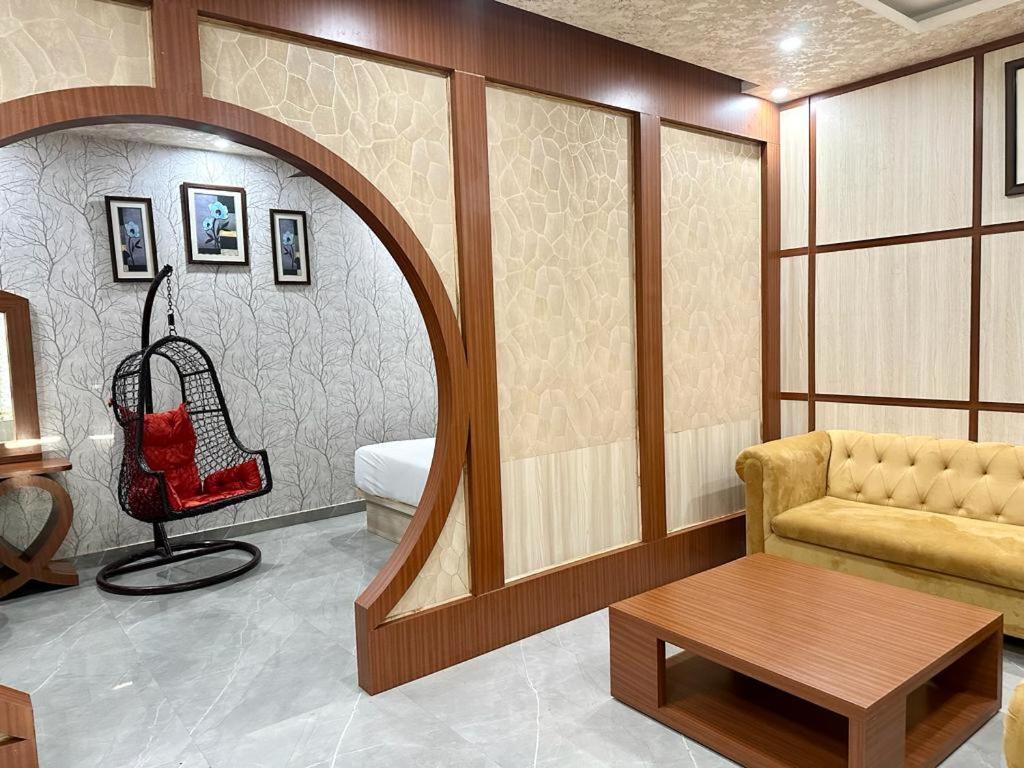 Royal Heritage Hotel & Resort Ayodhya Extérieur photo