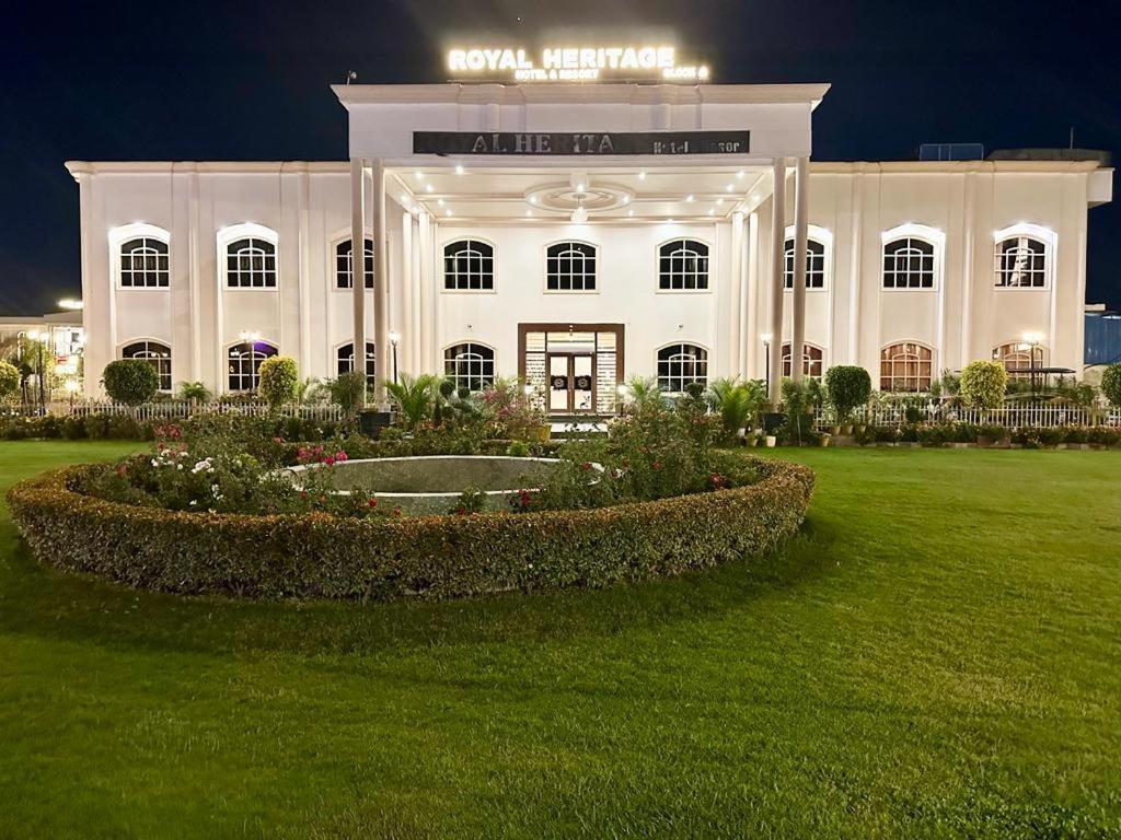 Royal Heritage Hotel & Resort Ayodhya Extérieur photo