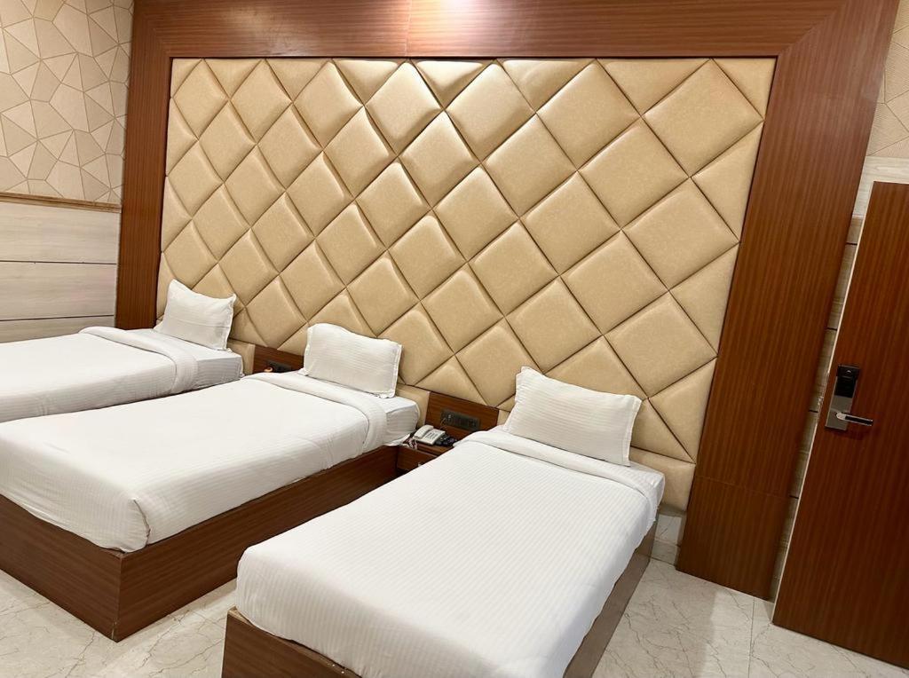 Royal Heritage Hotel & Resort Ayodhya Extérieur photo