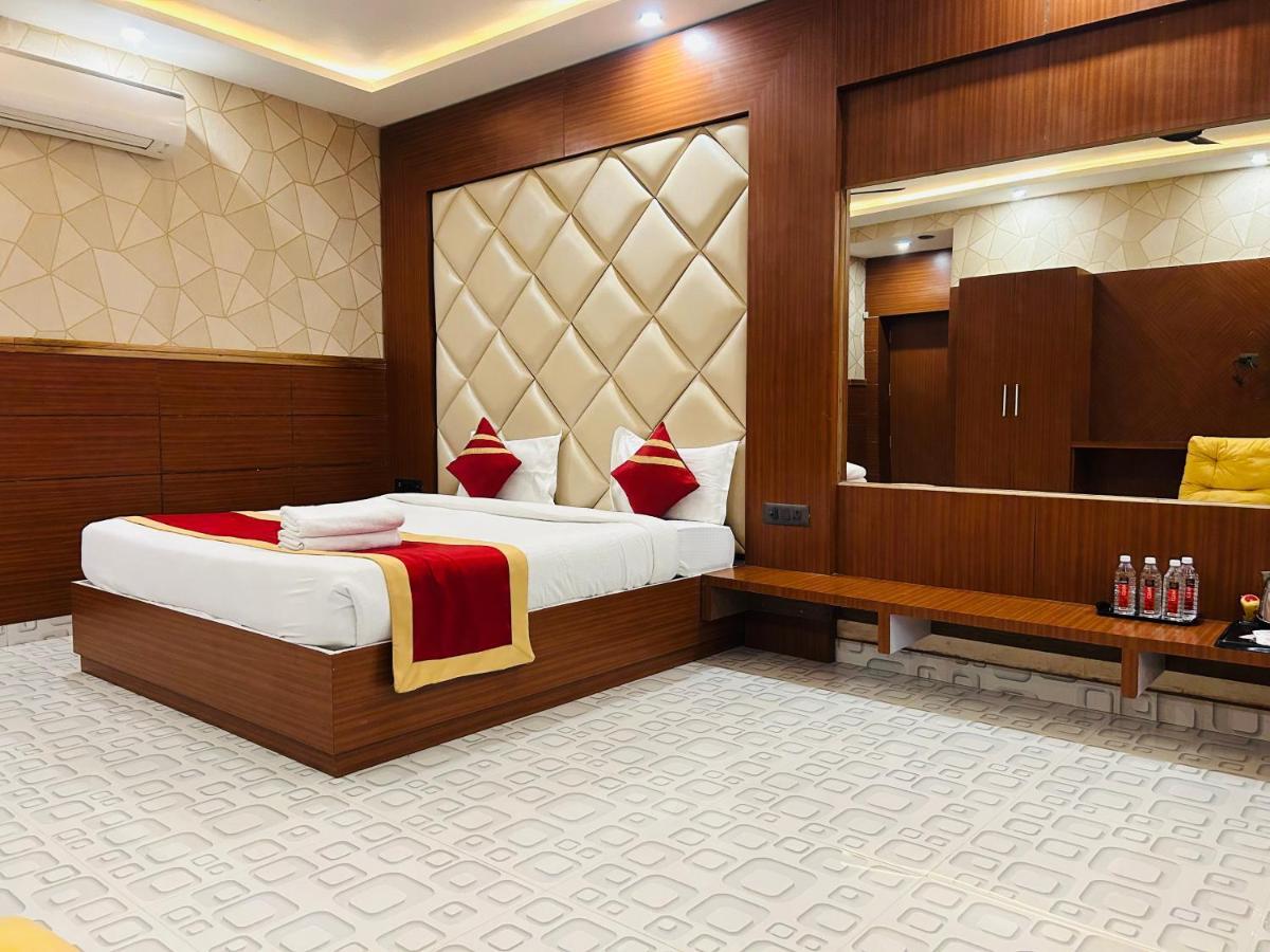 Royal Heritage Hotel & Resort Ayodhya Extérieur photo