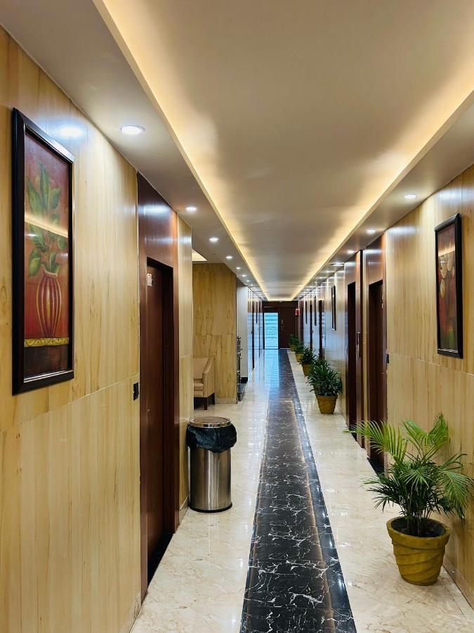 Royal Heritage Hotel & Resort Ayodhya Extérieur photo