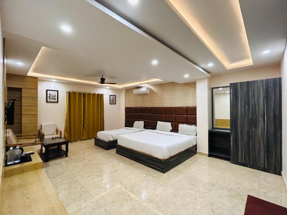 Royal Heritage Hotel & Resort Ayodhya Extérieur photo