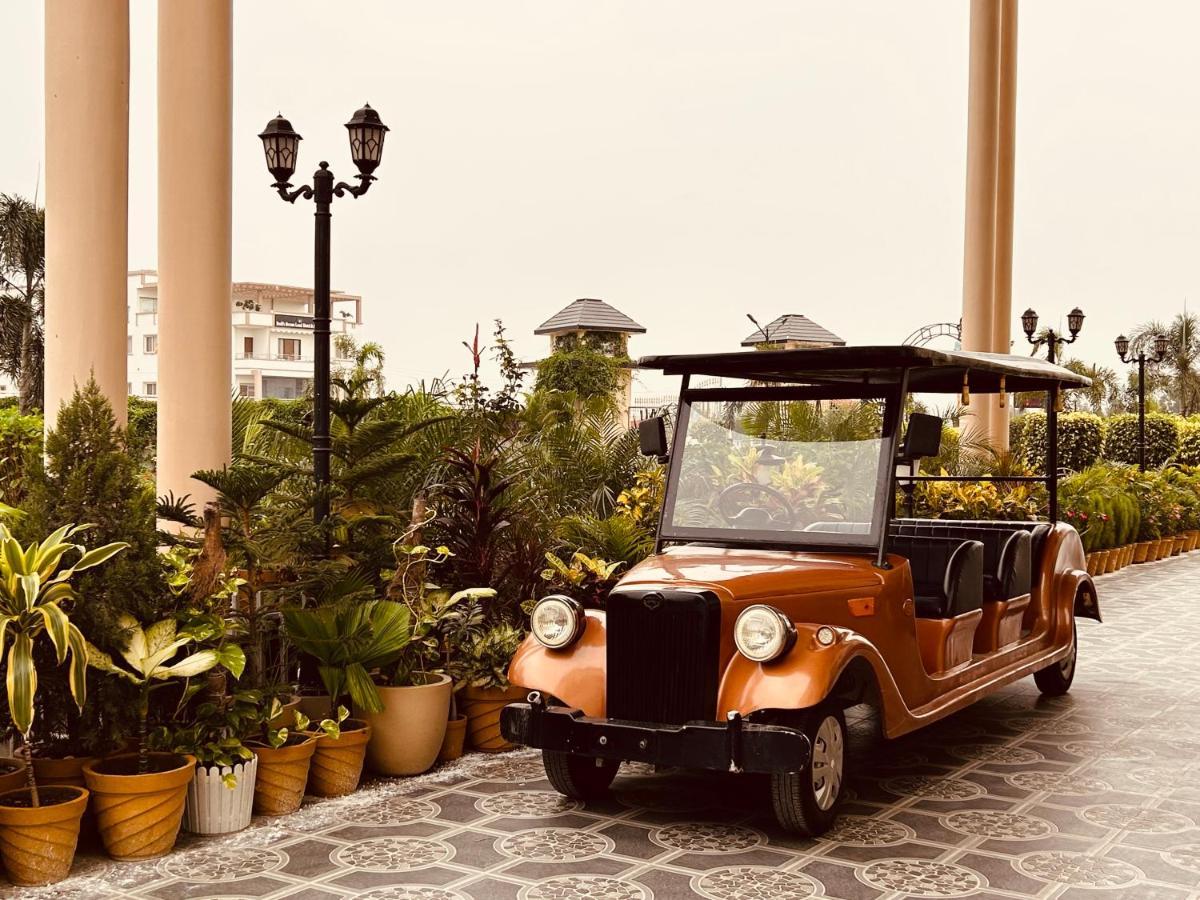 Royal Heritage Hotel & Resort Ayodhya Extérieur photo